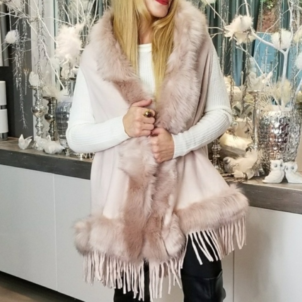 CHIC DOLLZ Blush Sweater Vest - Picture 1 of 4